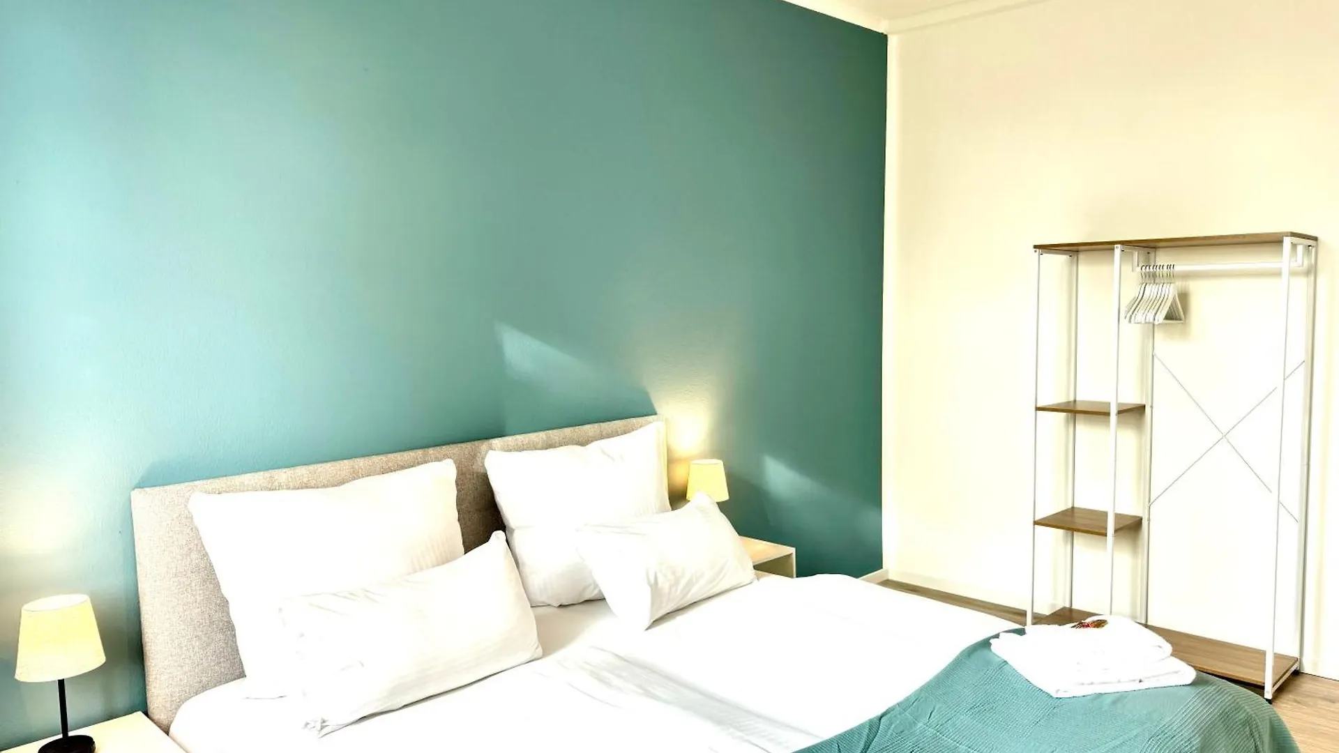 E&K Living - City Central - Design Apartment - Sky-Tv - Free Parking